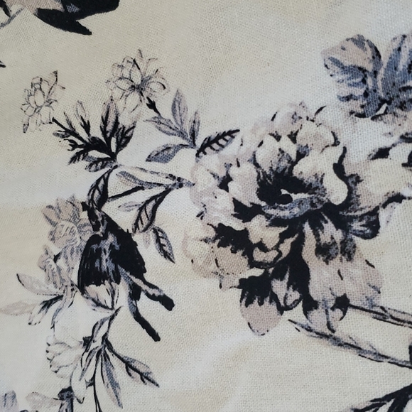 Who What Wear Sleeveless Tank Blouse - Picture 5 of 6